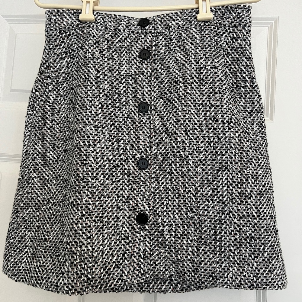 Ann Taylor LOFT wool-blend skirt with side pockets, size 6
